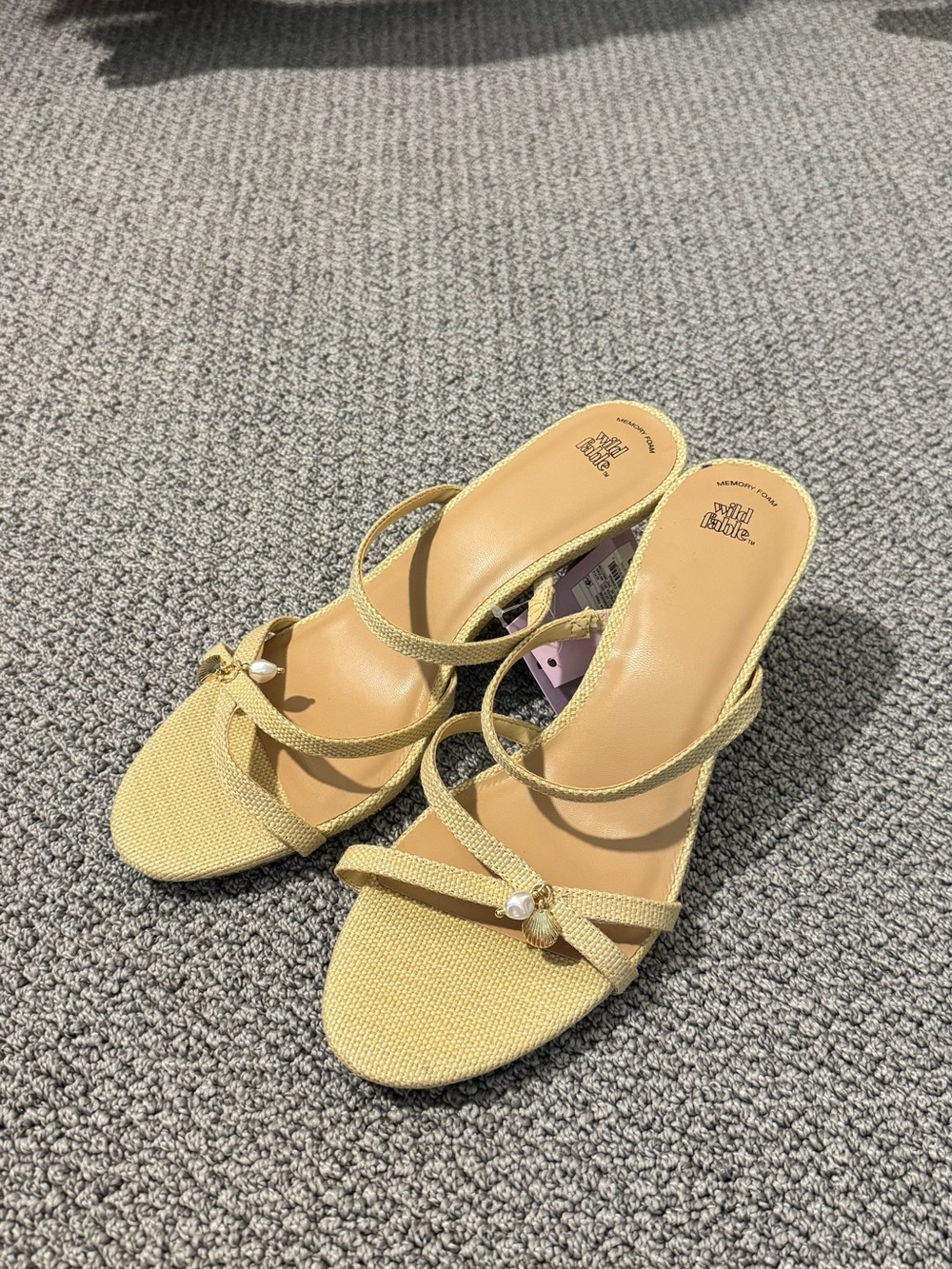 NWT target seashell pearl kitten heel